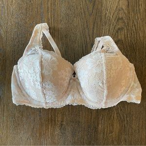 NWT BODY BY VICTORIA 38 D
Lightly Lined Demi Bra